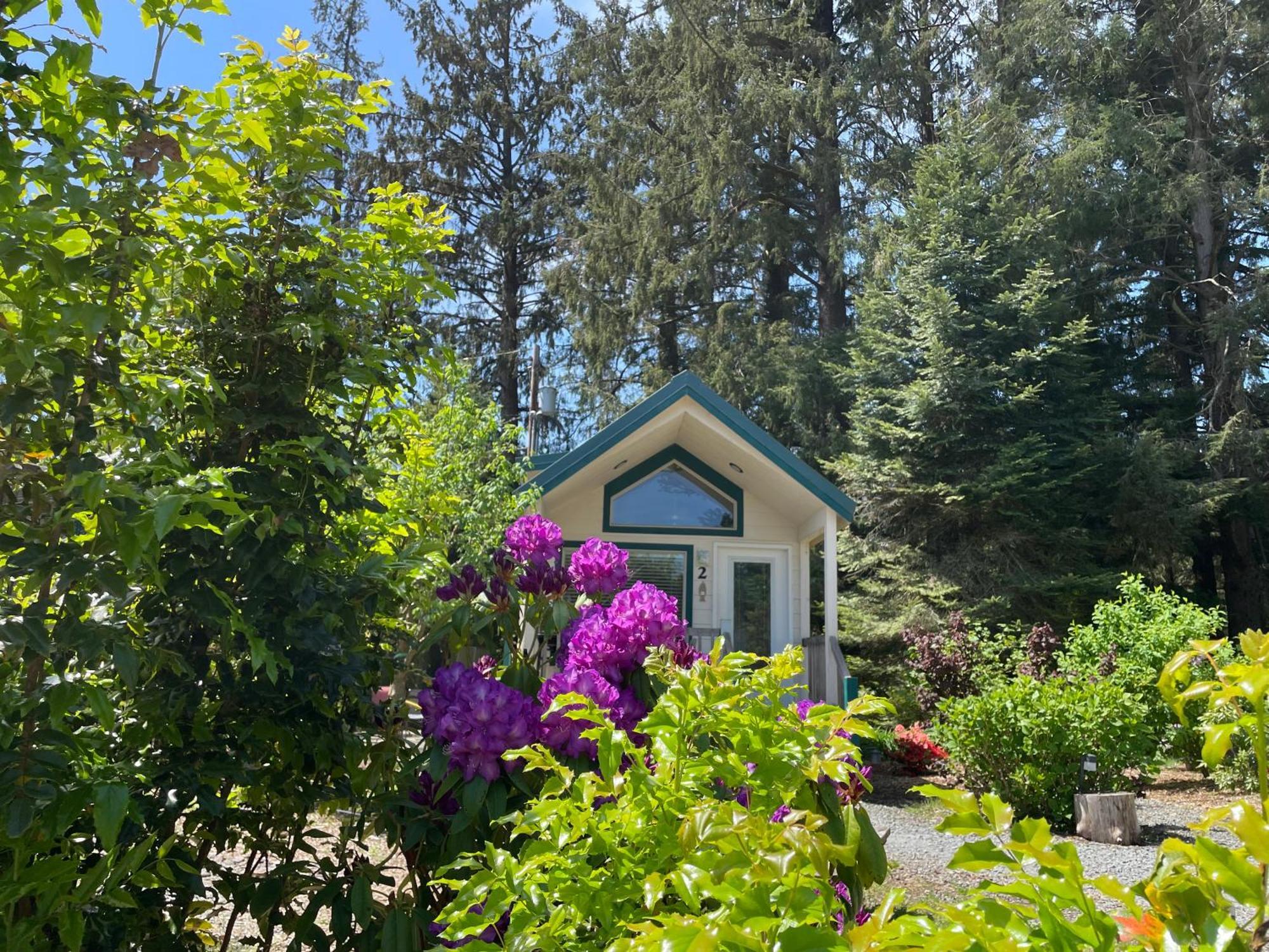 Sheltered Nook On Tillamook Bay Bed & Breakfast Bay City Exterior photo