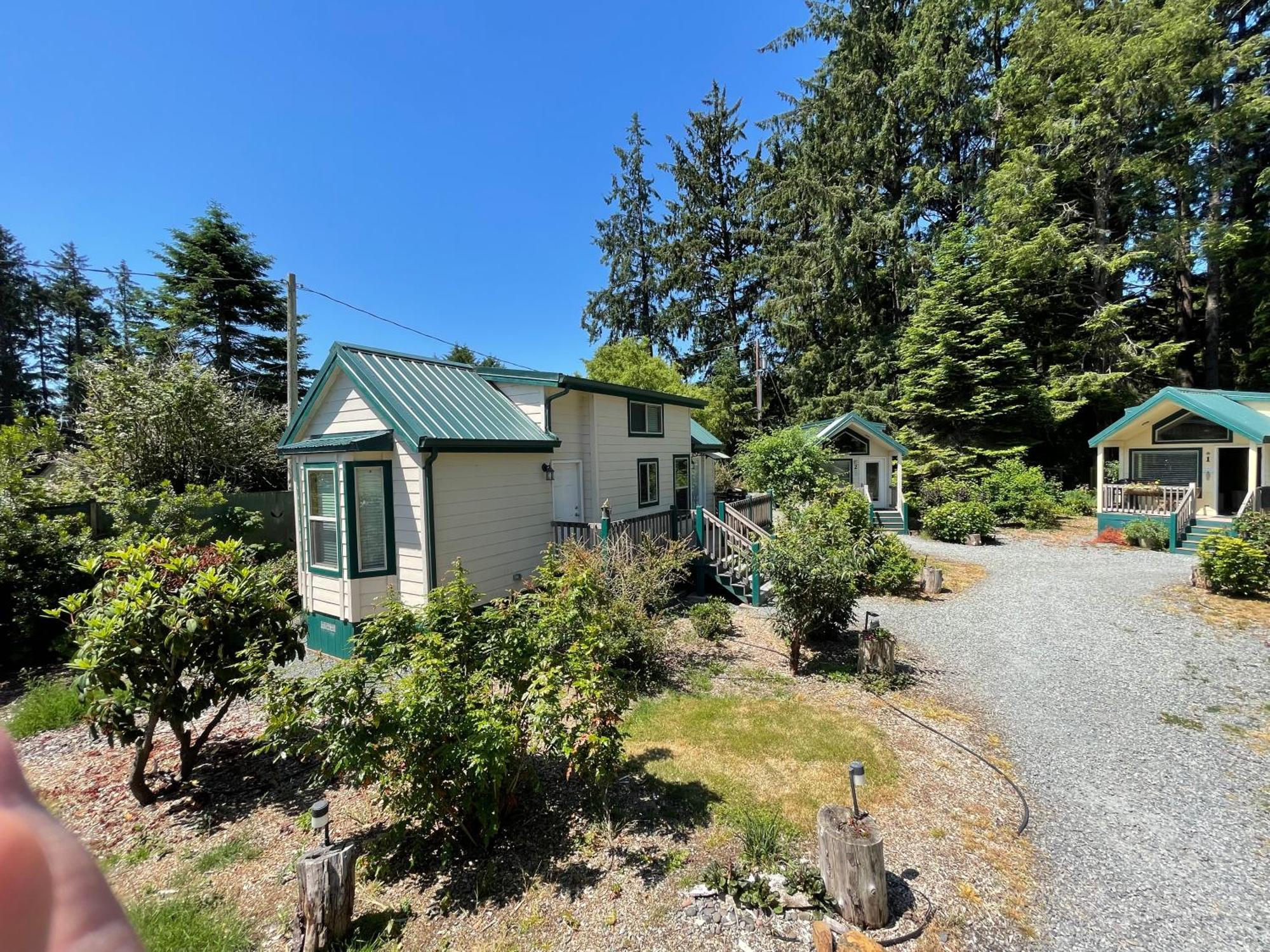 Sheltered Nook On Tillamook Bay Bed & Breakfast Bay City Exterior photo