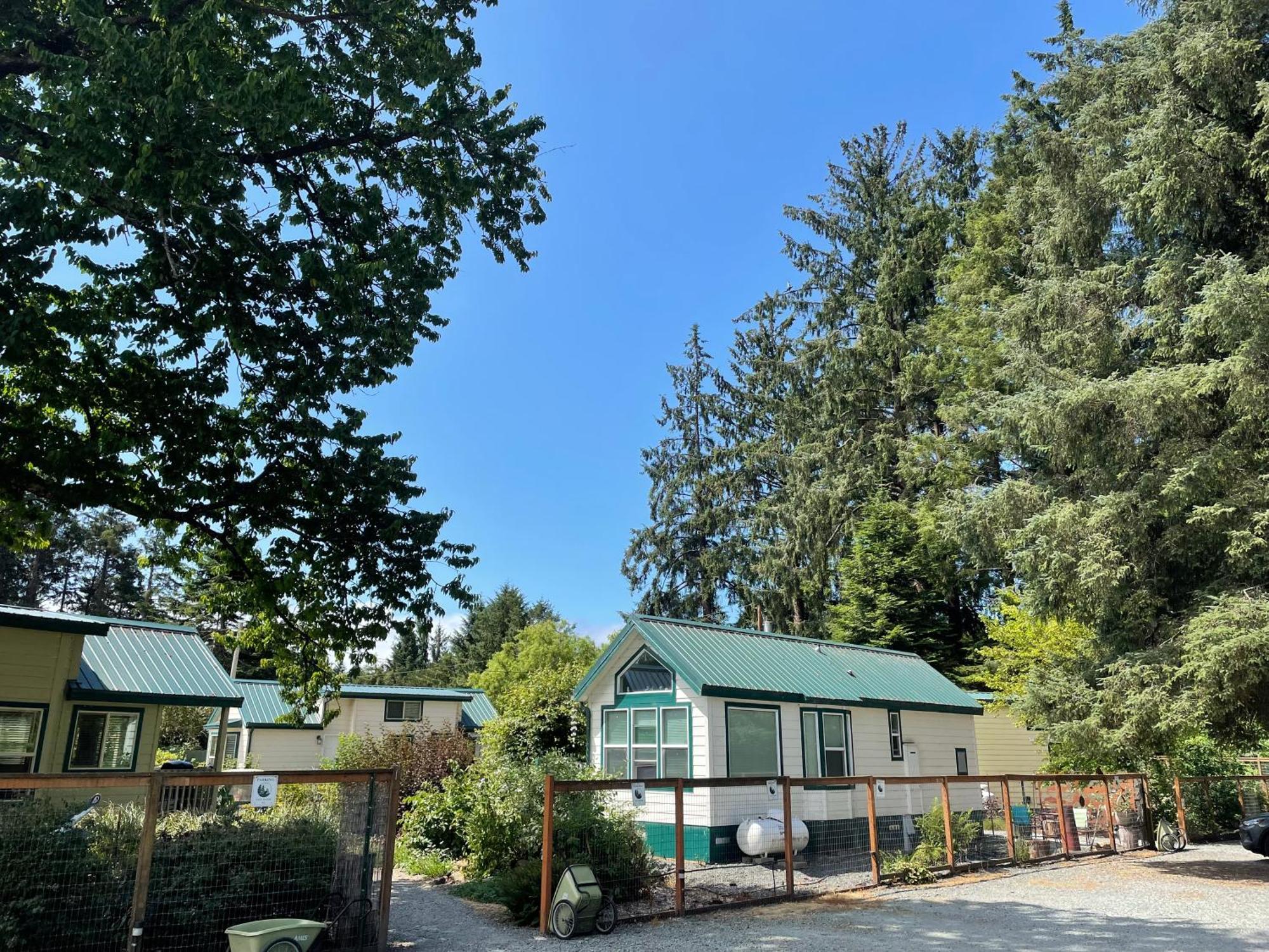 Sheltered Nook On Tillamook Bay Bed & Breakfast Bay City Exterior photo