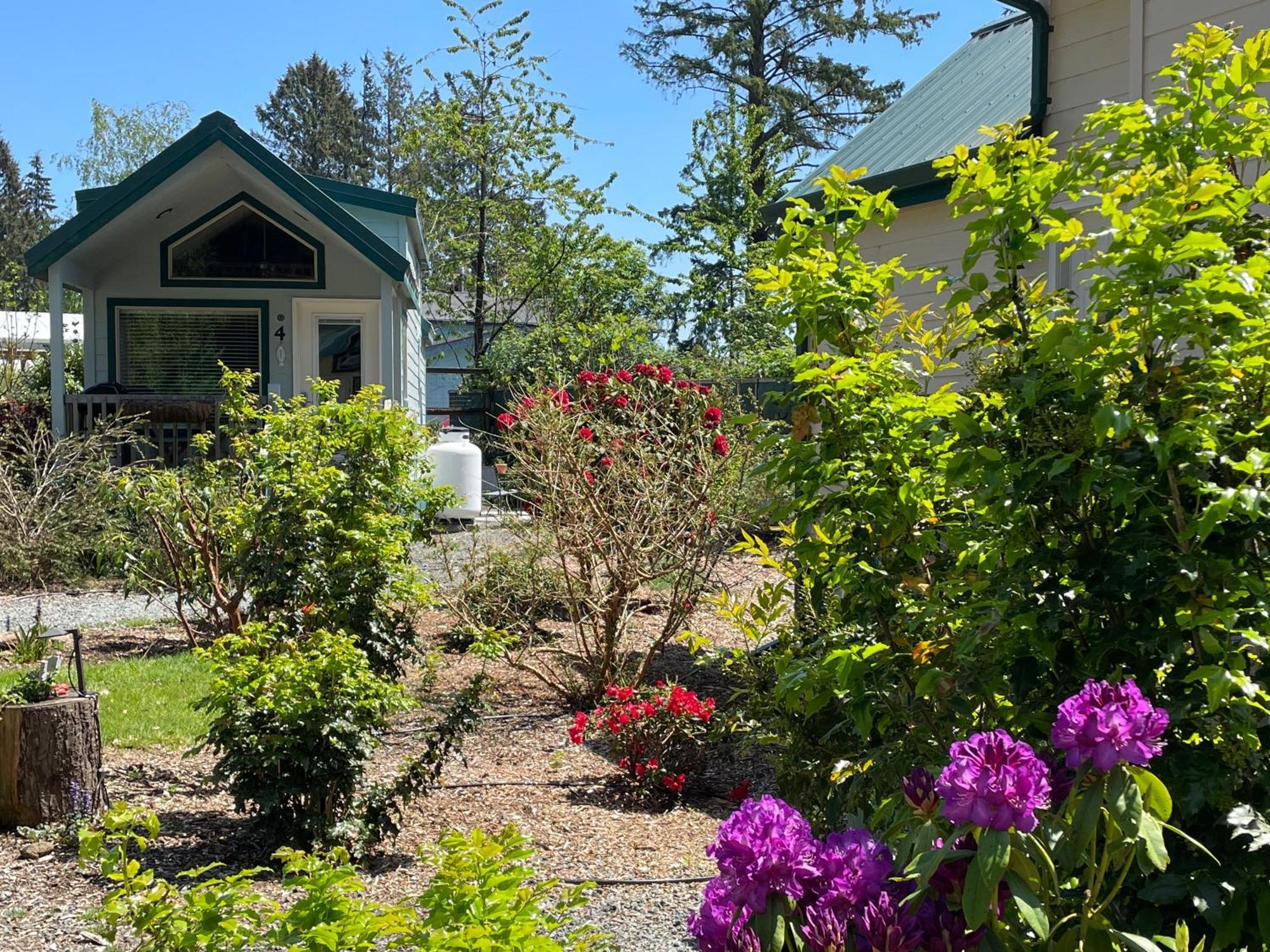 Sheltered Nook On Tillamook Bay Bed & Breakfast Bay City Exterior photo