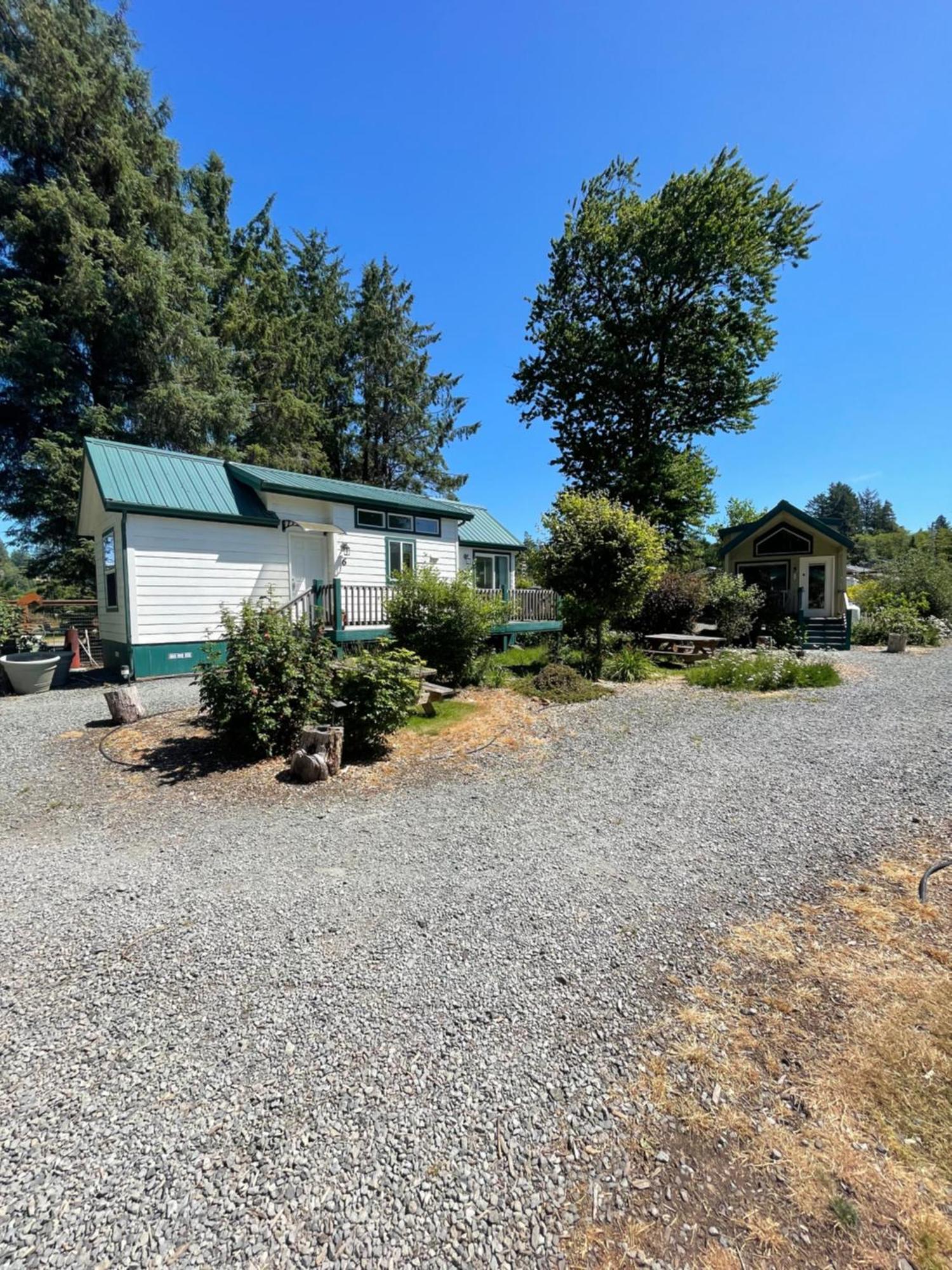 Sheltered Nook On Tillamook Bay Bed & Breakfast Bay City Exterior photo