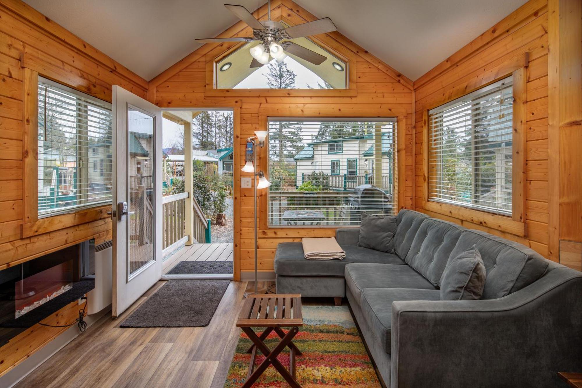 Sheltered Nook On Tillamook Bay Bay City Exterior photo
