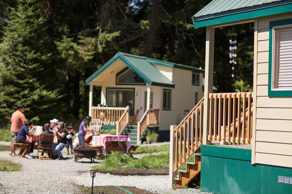 Sheltered Nook On Tillamook Bay Bed & Breakfast Bay City Exterior photo